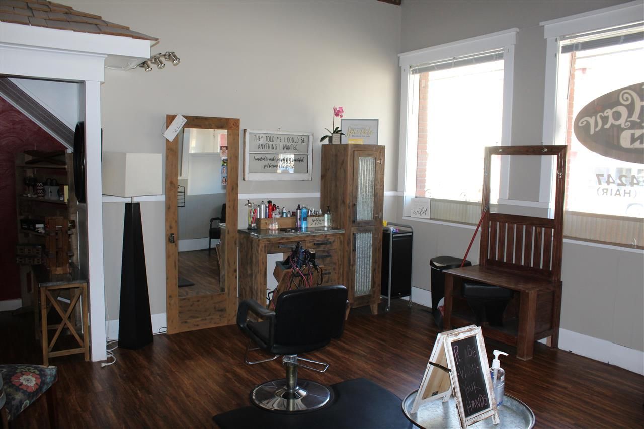 216 S Cherry St, Shell Rock, IA 50670